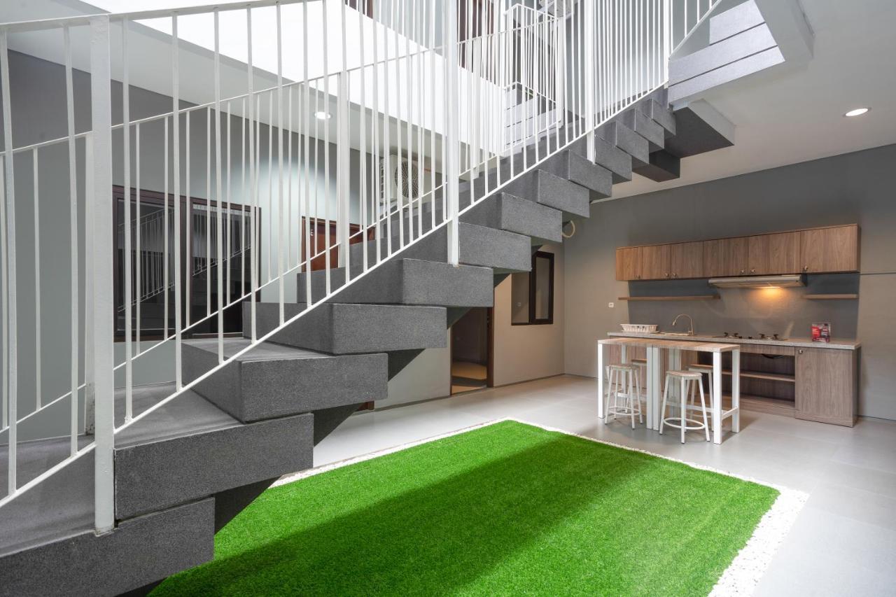 Reddoorz Plus Near Jiexpo Kemayoran Jakarta Exterior photo
