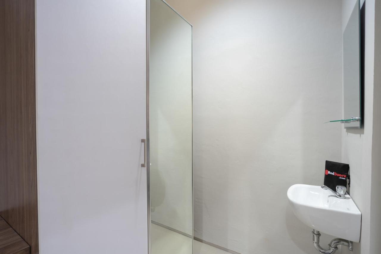 Reddoorz Plus Near Jiexpo Kemayoran Jakarta Exterior photo