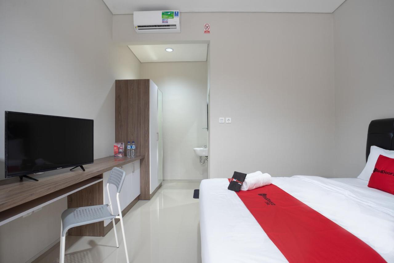 Reddoorz Plus Near Jiexpo Kemayoran Jakarta Exterior photo