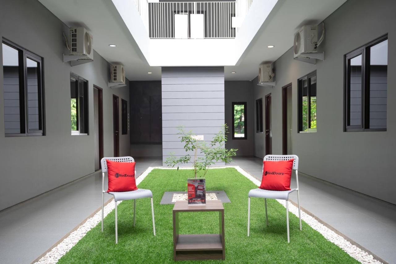 Reddoorz Plus Near Jiexpo Kemayoran Jakarta Exterior photo