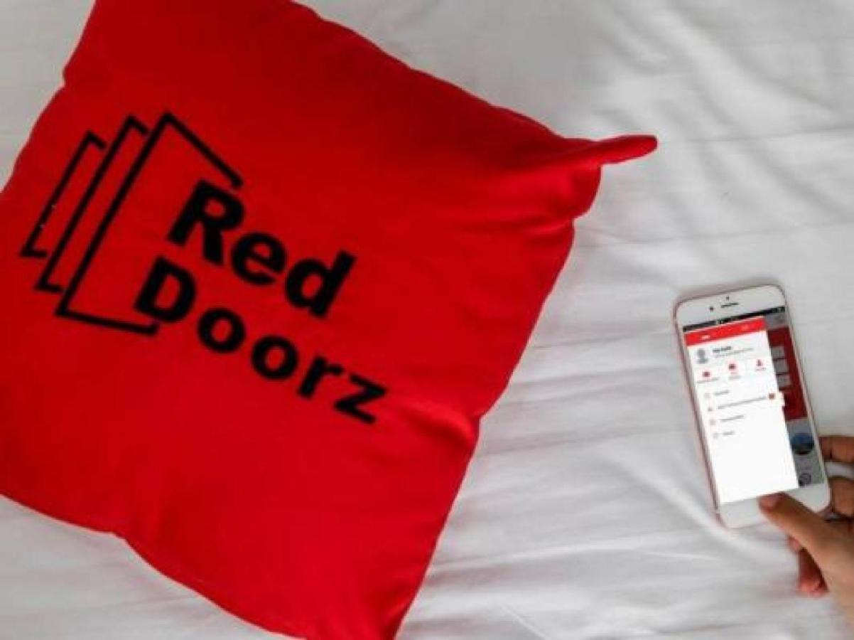 Reddoorz Plus Near Jiexpo Kemayoran Jakarta Exterior photo